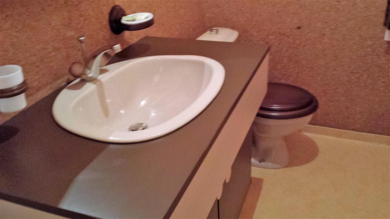 3 chambres privées dans un jardin d'hiver, garage voiture, vélos, motos Tourville-sur-Arques Exterior foto